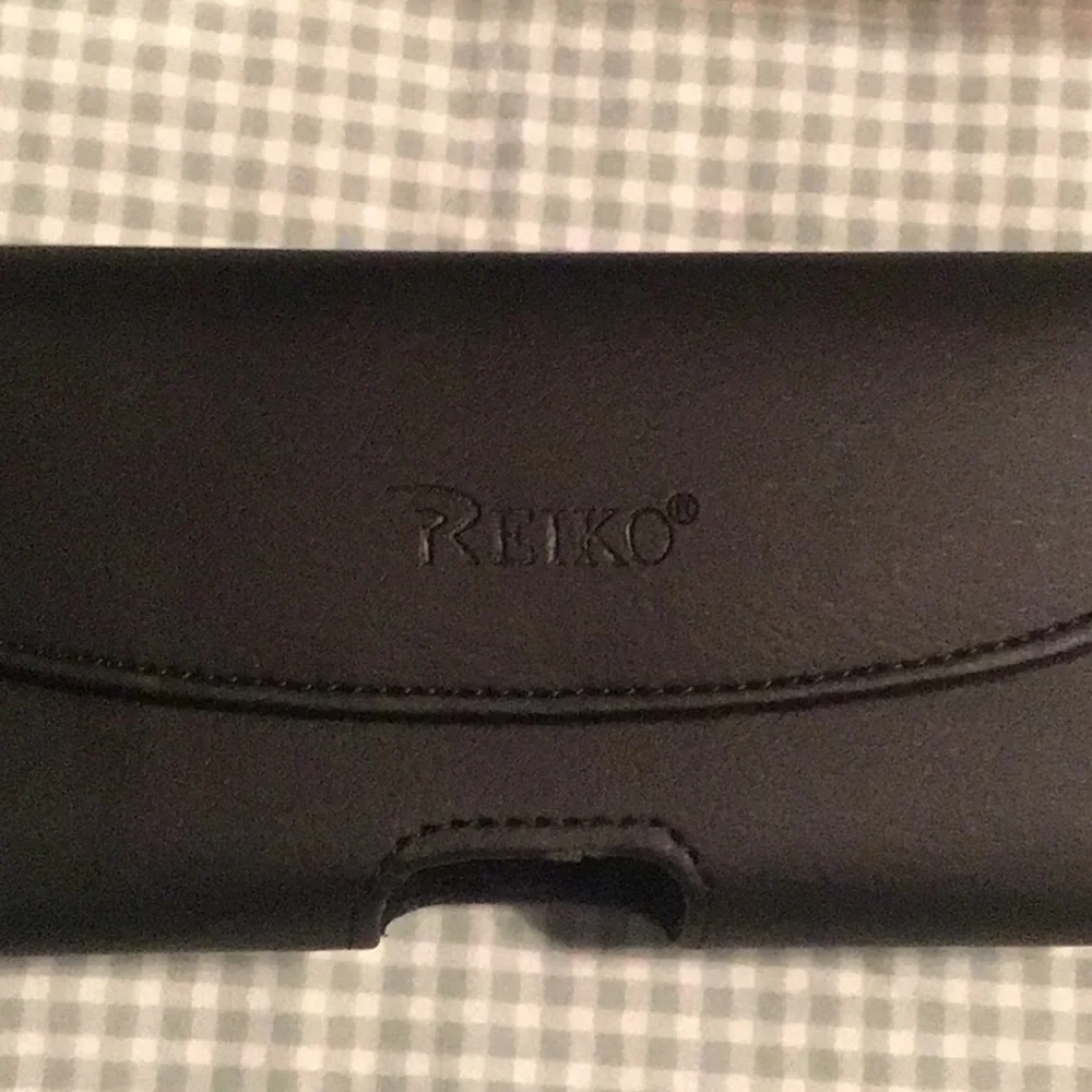 Set of 2 NEW IN PACKAGE Reiko Pouch carrier